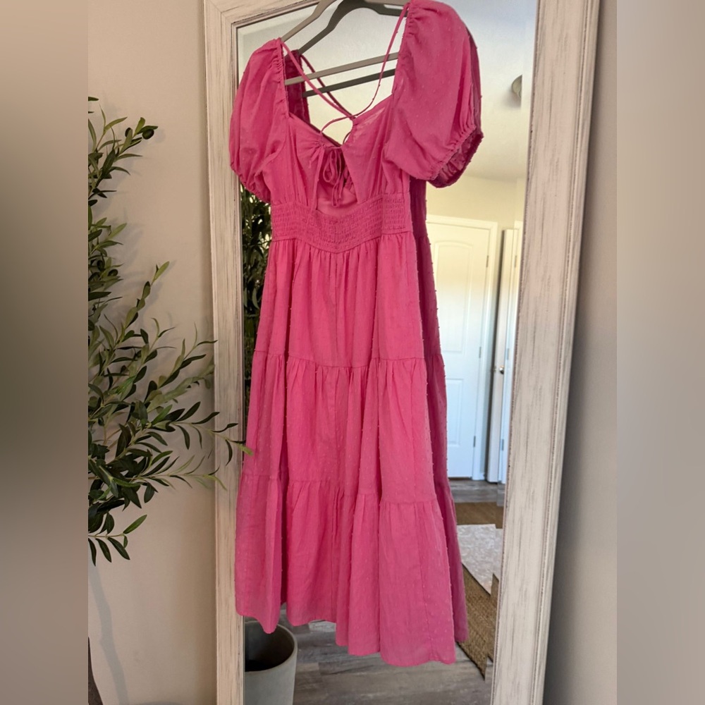 Bright pink dress!💗🎀